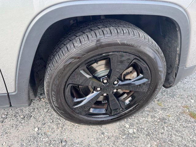 Used 2017 Jeep Cherokee Sport FWD image 11