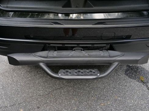 Used 2024 GMC Yukon XL SLT w/ SLT Luxury Package image 44