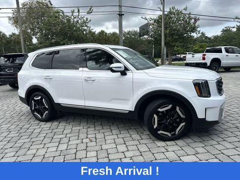 Used 2025 Kia Telluride S FWD image 18