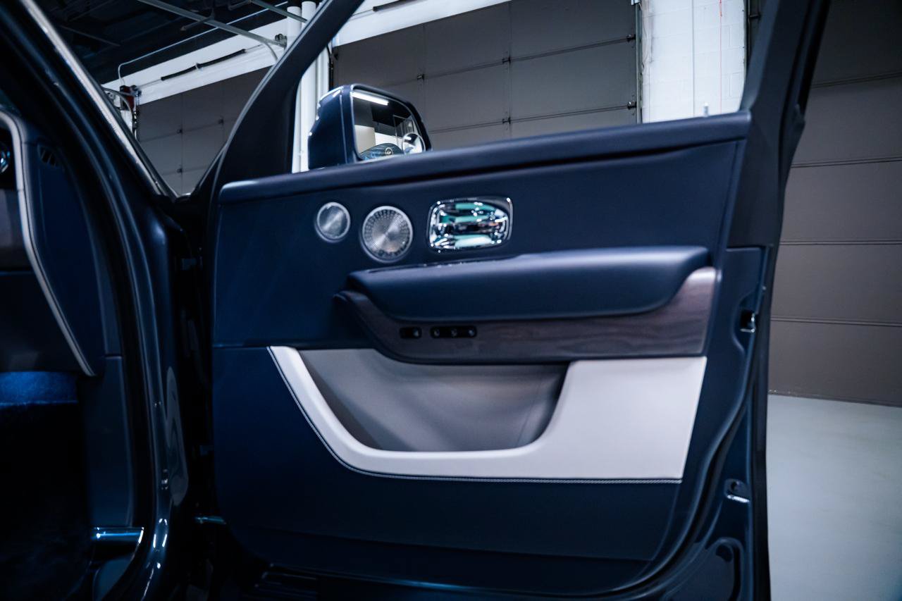 Used 2025 Rolls-Royce Cullinan w/ Dynamic Package AWD/4WD image 28
