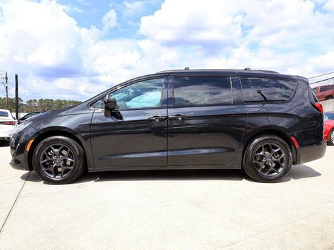 Used 2019 Chrysler Pacifica Touring-L Plus w/ Advanced Safetytec Group FWD image 3
