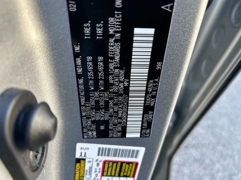 Used 2024 Toyota Highlander LE AWD/4WD image 36
