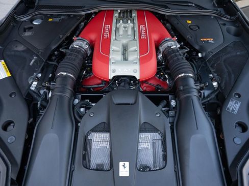 Used 2020 Ferrari 812 Superfast RWD image 11