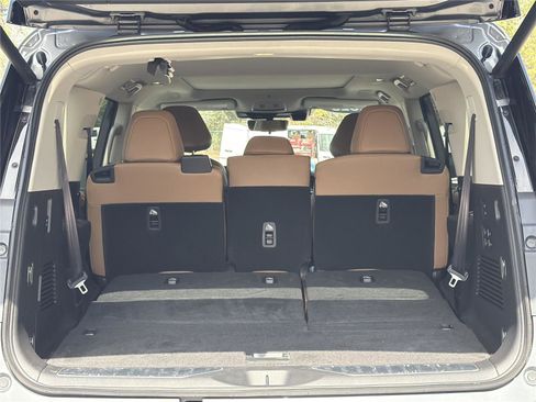 Used 2025 INFINITI QX80 Sensory AWD/4WD image 37