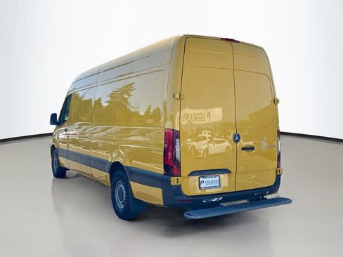 Used 2021 Mercedes-Benz Sprinter 2500 image 7