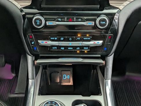Certified 2022 Ford Explorer Limited w/ Equipment Group 301A AWD/4WD image 32