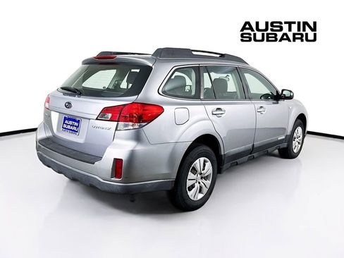 Used 2010 Subaru Outback 2.5i image 7