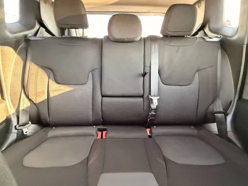Used 2017 Jeep Renegade Trailhawk AWD/4WD image 22
