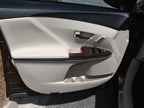 Used 2014 Toyota Venza XLE AWD/4WD image 9