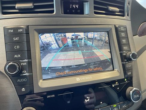 Used 2012 Toyota Avalon Limited image 17