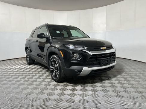 Used 2023 Chevrolet TrailBlazer LT w/ Convenience Package AWD/4WD image 2