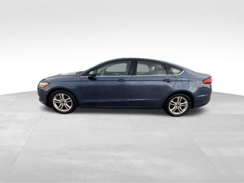Used 2018 Ford Fusion SE w/ Fusion SE Technology Package FWD image 3