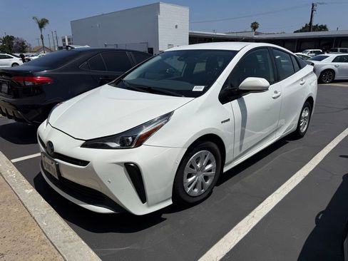 Used 2020 Toyota Prius LE FWD image 1
