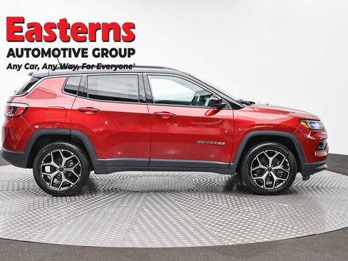 Used 2025 Jeep Compass Limited AWD/4WD image 4