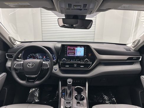 Used 2020 Toyota Highlander Limited image 18