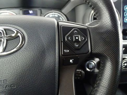 Used 2016 Toyota Tacoma TRD Sport image 19