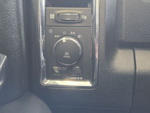 Used 2018 RAM 1500 Laramie AWD/4WD image 16