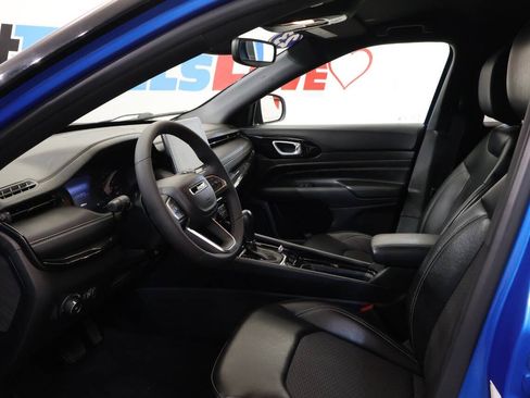 Used 2023 Jeep Compass Latitude w/ Convenience Group AWD/4WD image 11