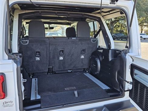 Used 2018 Jeep Wrangler Unlimited Rubicon image 6