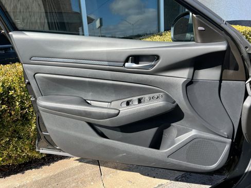 Used 2025 Nissan Altima 2.5 SV image 18