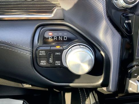 Used 2020 RAM 1500 Limited w/ Black Appearance Package AWD/4WD image 31