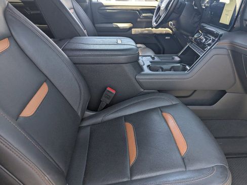 Used 2024 GMC Sierra 2500 AT4 w/ AT4 Premium Plus Package AWD/4WD image 12