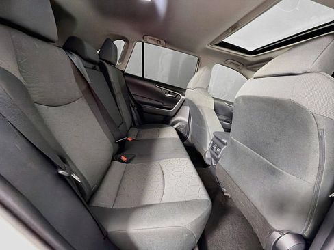 Used 2021 Toyota RAV4 XLE w/ Convenience Package AWD/4WD image 28