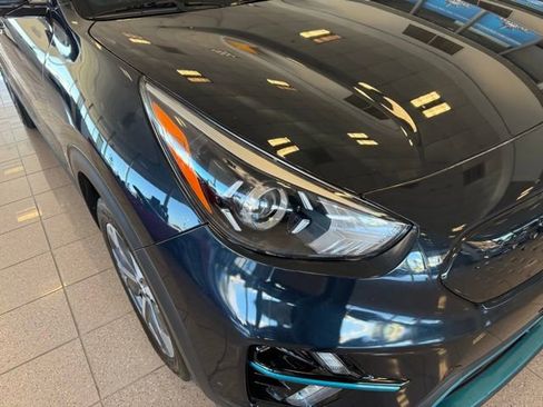 Used 2022 Kia Niro EX image 9