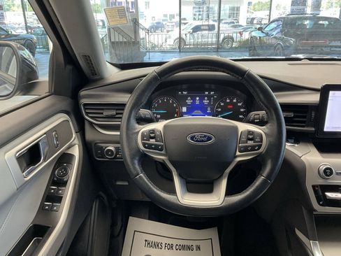 Used 2022 Ford Explorer XLT w/ Equipment Group 202A AWD/4WD image 19