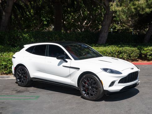 Used 2023 Aston Martin DBX AWD/4WD image 1