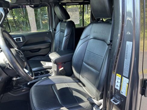 Used 2018 Jeep Wrangler Unlimited Sahara image 14