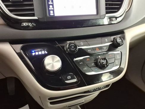 Used 2023 Chrysler Voyager LX FWD image 20