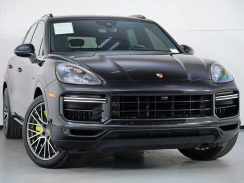 Used 2021 Porsche Cayenne Turbo S AWD/4WD image 4