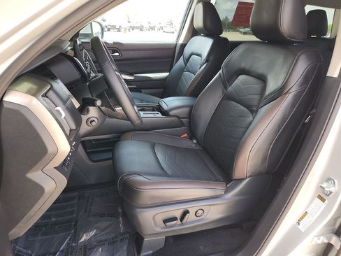 Certified 2024 Nissan Pathfinder Platinum w/ Cargo Package FWD image 12