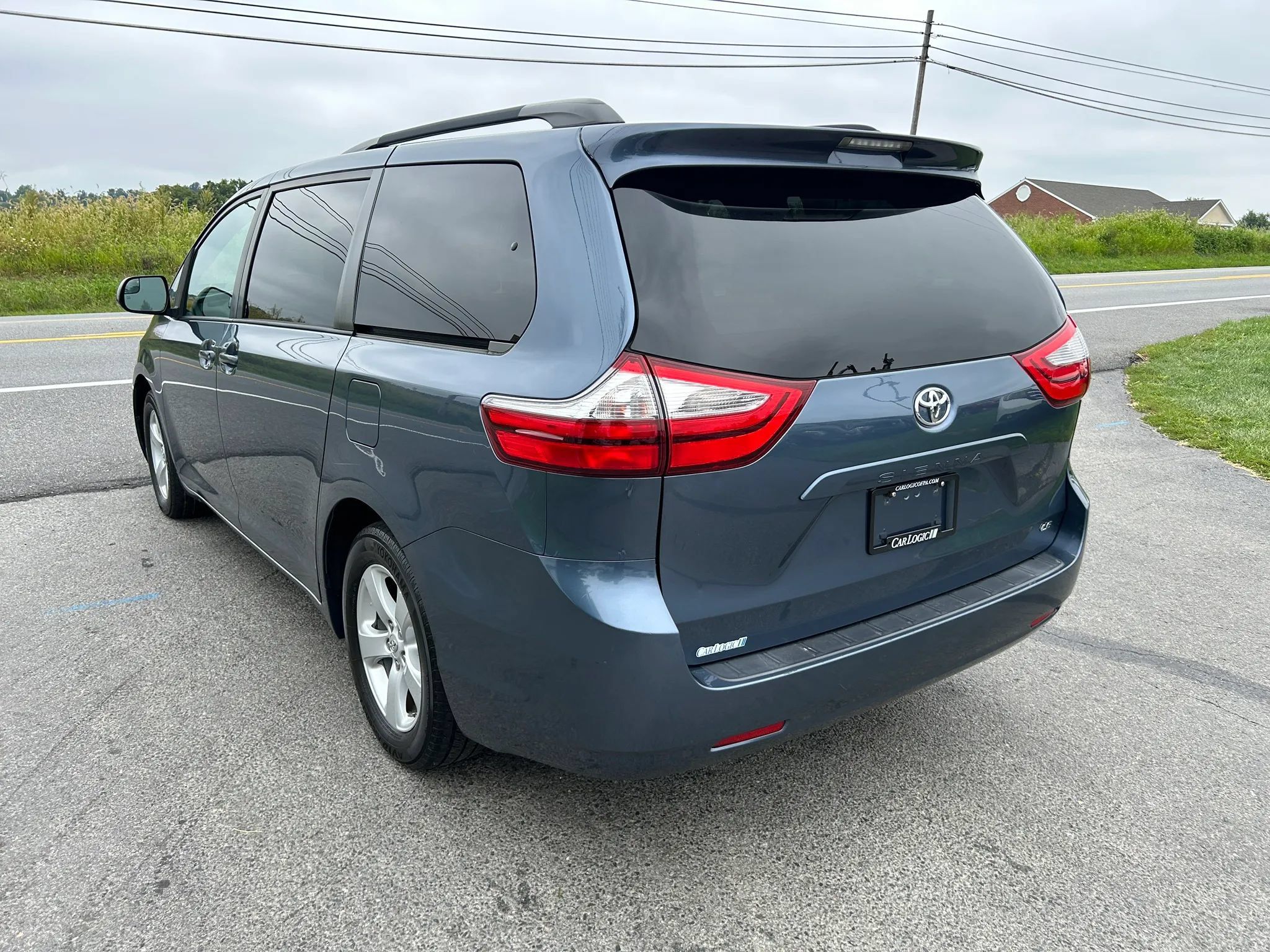 Used 2017 Toyota Sienna LE FWD image 6