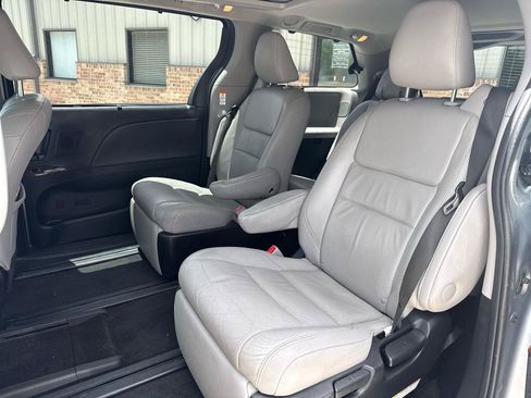 Used 2016 Toyota Sienna Limited Premium FWD image 41