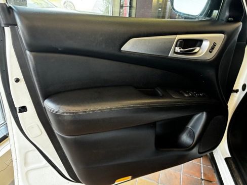 Used 2020 Nissan Pathfinder SL image 14