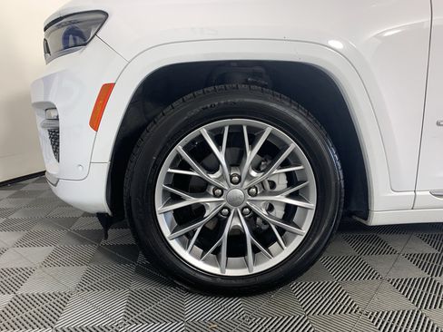 Used 2022 Jeep Grand Cherokee Summit w/ Adv Protech Group IV AWD/4WD image 11