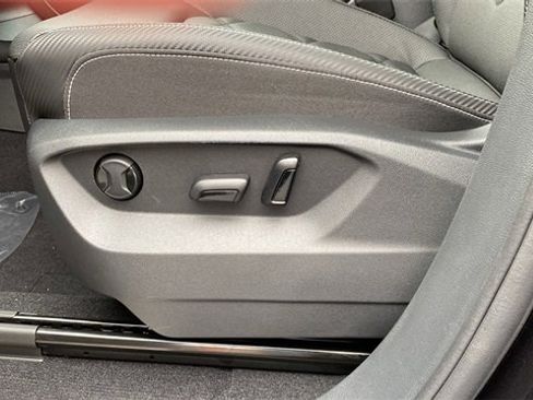 New 2026 Volkswagen Atlas Cross Sport SE image 18