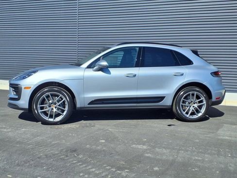 Certified 2025 Porsche Macan image 2