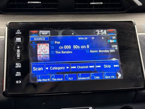 Used 2018 Honda Clarity Touring image 9