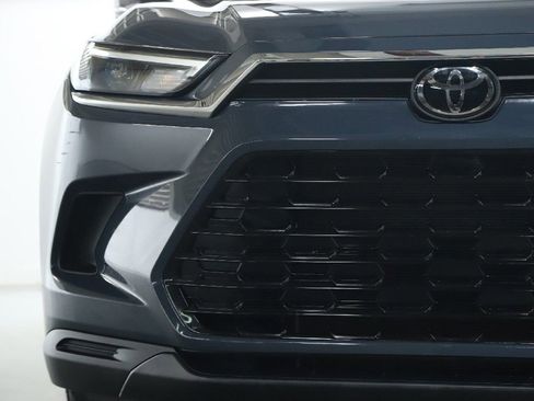 Used 2024 Toyota Grand Highlander XLE image 7