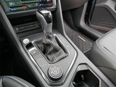 Certified 2024 Volkswagen Tiguan SE image 28
