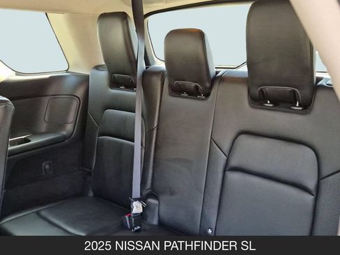 Used 2025 Nissan Pathfinder SL FWD image 27