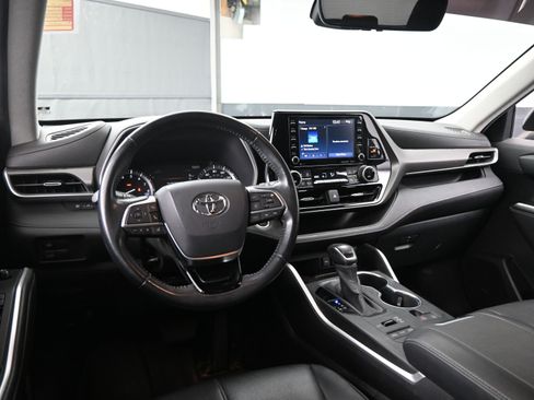 Used 2020 Toyota Highlander XLE image 20
