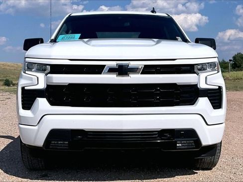 Used 2024 Chevrolet Silverado 1500 RST w/ Z71 Off-Road Package AWD/4WD image 2