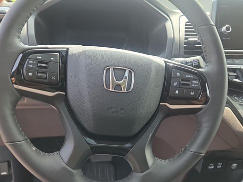 Used 2025 Honda Odyssey Elite image 14