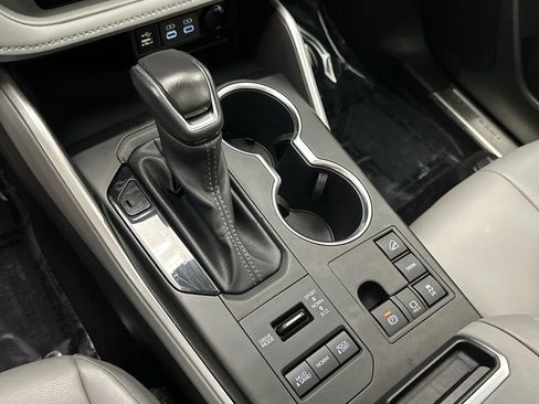 Certified 2024 Toyota Highlander XLE AWD/4WD image 15