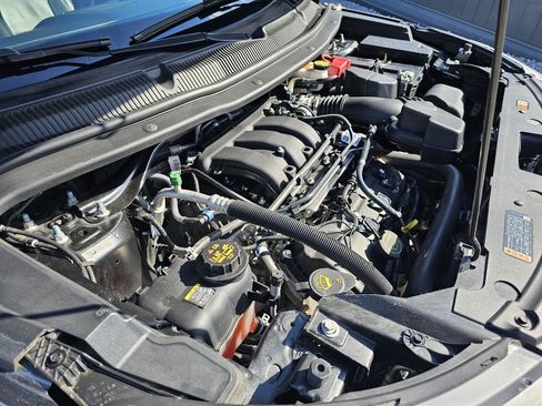Used 2018 Ford Explorer XLT w/ Equipment Group 202A AWD/4WD image 74
