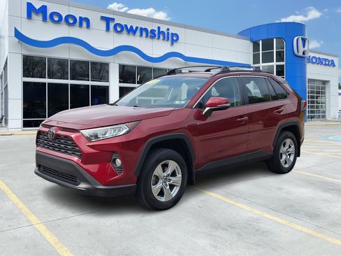 Used 2020 Toyota RAV4 XLE w/ Convenience Package AWD/4WD image 3